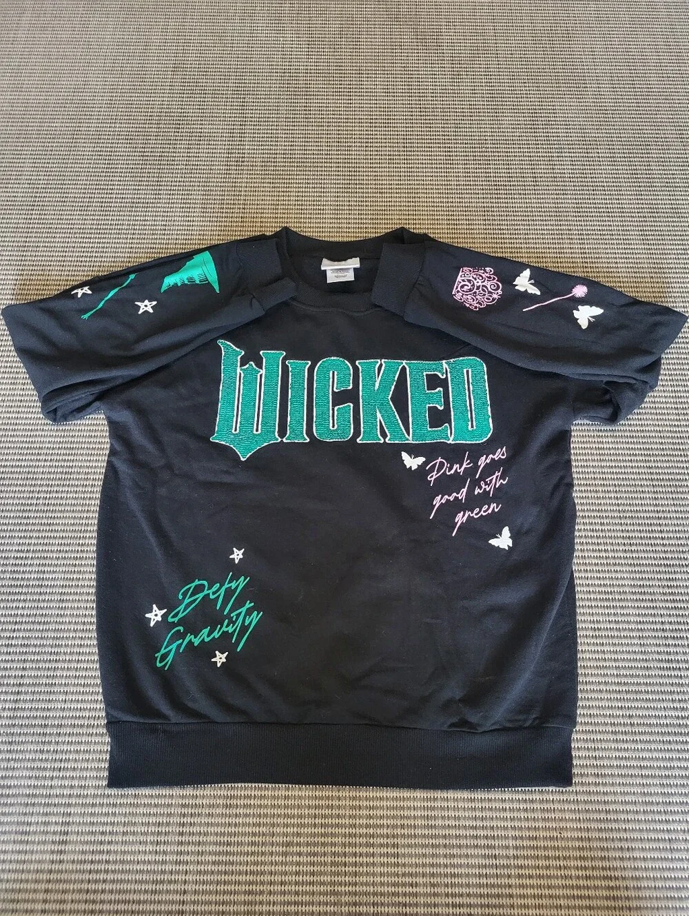 ​Universal Studios Wicked Sequin Graphic Sweatshirt S Black Defy Gravity Crew